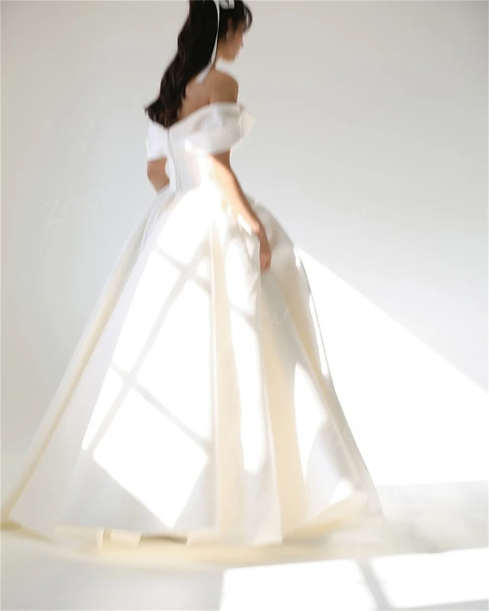 Zoci Abiti da sposa coreani classici con spalle scoperte Abito da sera personalizzato in raso con linea A Abito da cerimonia nuziale senza maniche Servizio di foto