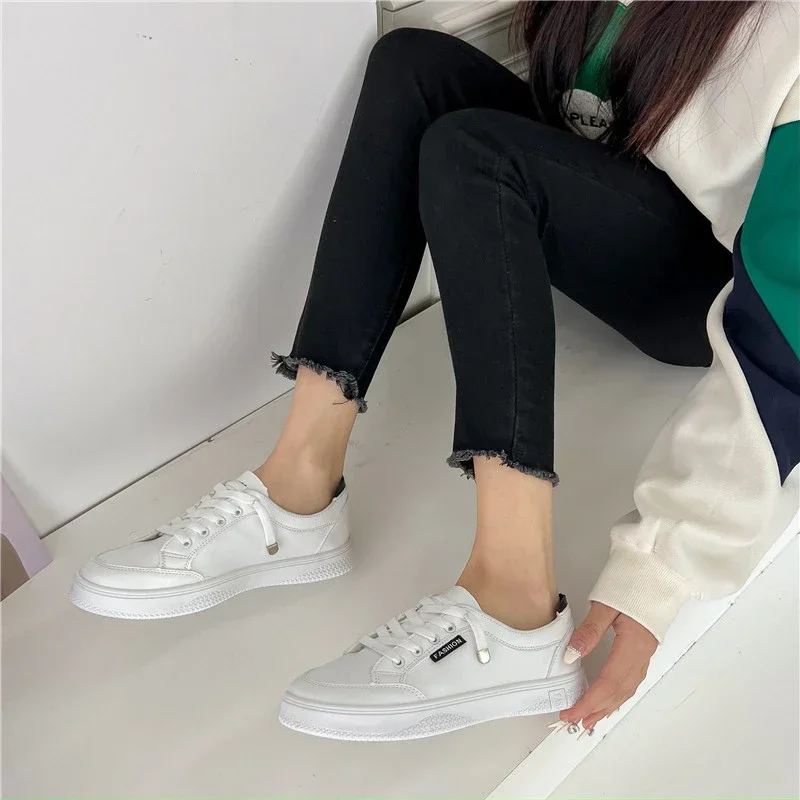 Leisure Women Sneakers Female Flats PU Mid Heels Lace Up Flat Platform Women Shoes Flats Round Toe Vulcanize Shoes Plus Size