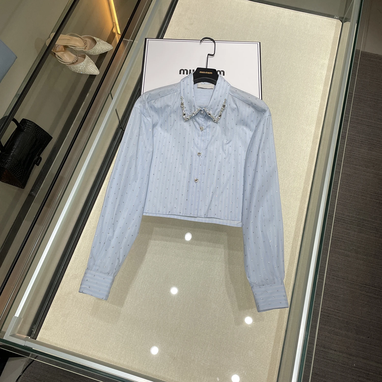 

High End Women's irt ort Sve Long Sve Striped Turn-down Collar Diamond Embellied French Sle Breathable Thin Mat...