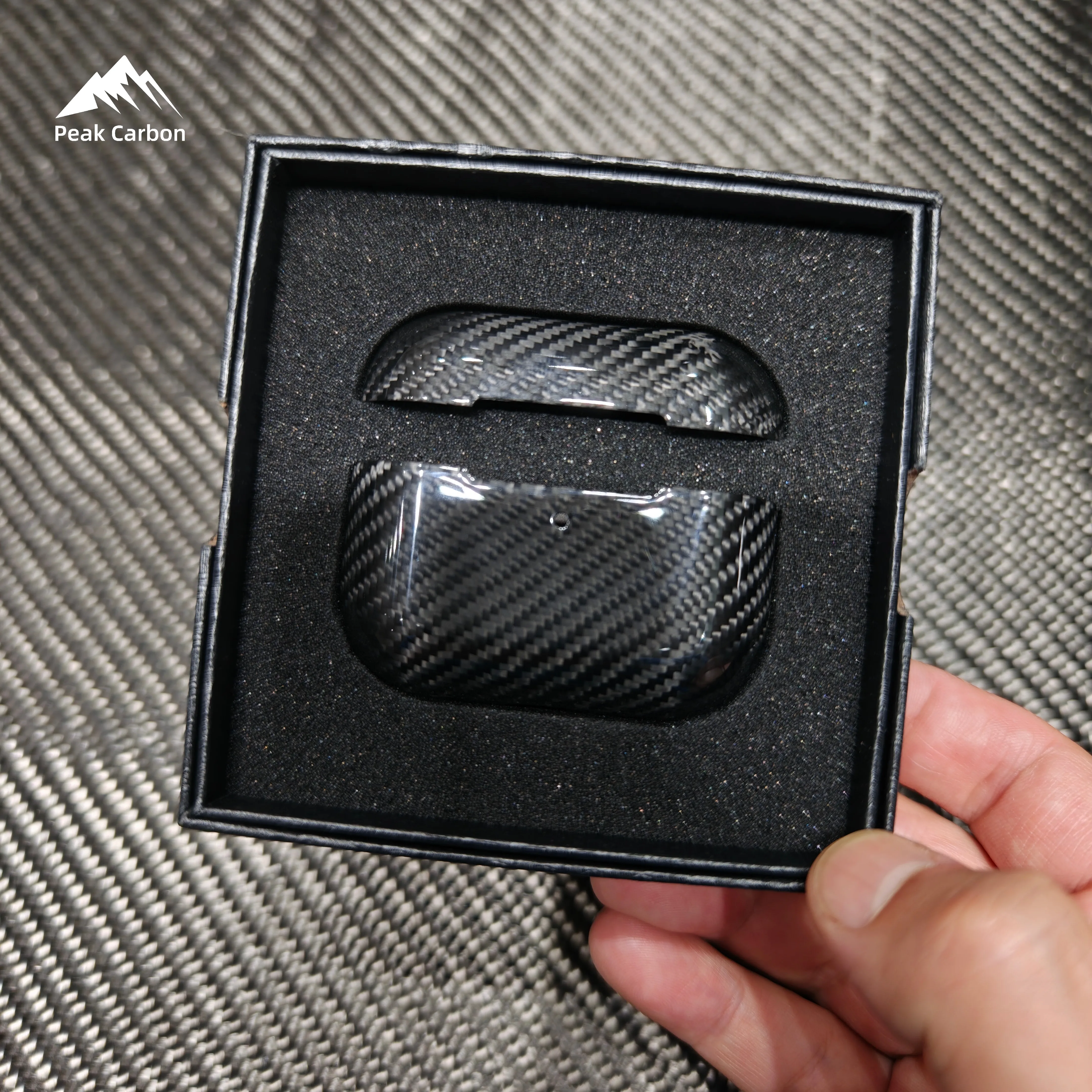 حافظة من ألياف الكربون السوداء المنسوجة 3K لامعة حقيقية لأجهزة Apple AirPods Pro 3 2 1 / Airpods 3 4 Gen غطاء حماية خفيف الوزن للغاية