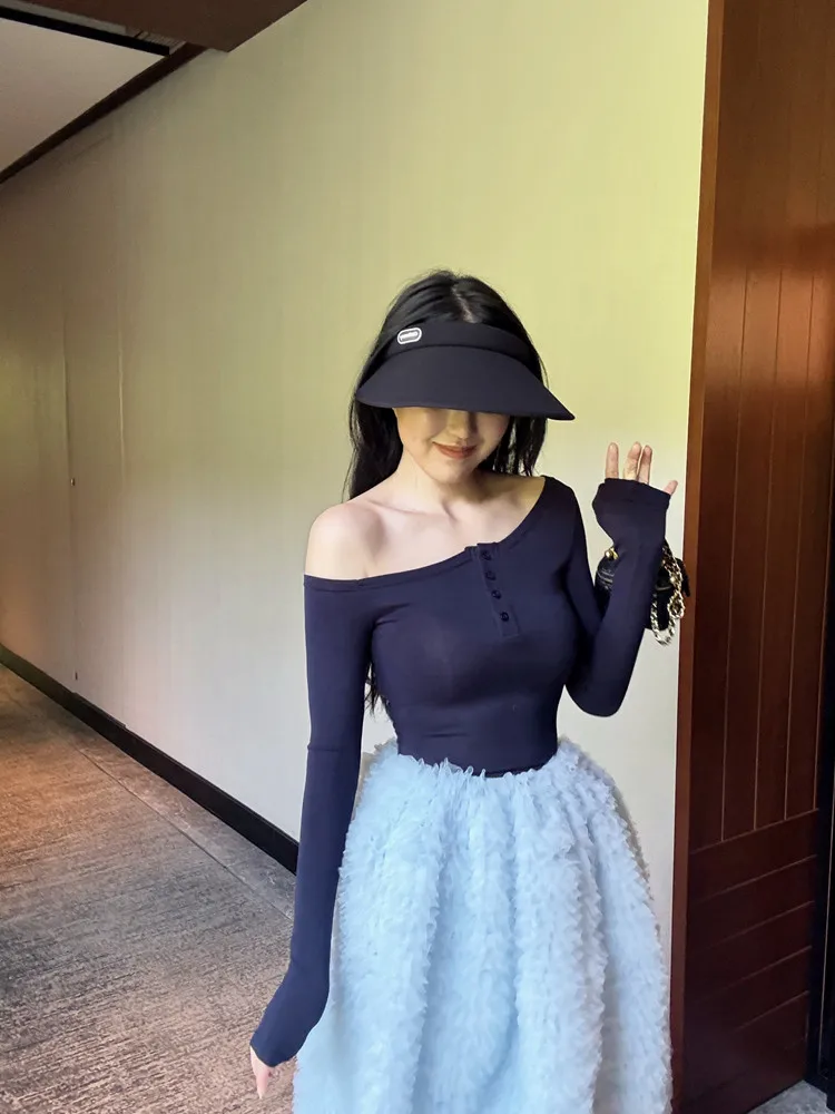 

Женская облегающая трикотажная футболка MadmanM с длинным рукавом и открытыми плечами, универсальная, из вельвета, для осеннего сезона