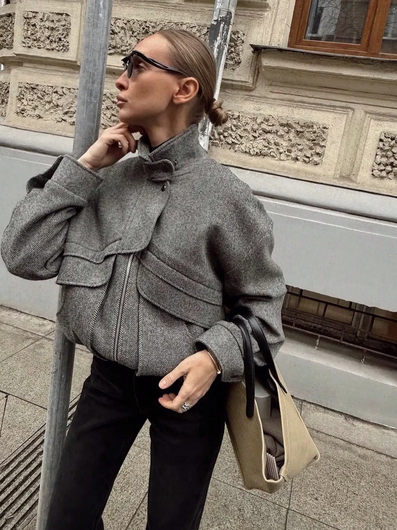 

Women's Herringbone Wool Blend Cropped Jacket with Front Zipper and Pockets, Casual Chic Style