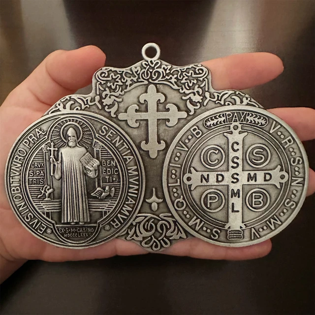 DODATKOŚĆ DUŻY 5,7X4 CALI ST BENEDICT CROSS MEDAL VINTAGE BRASS TONE FINISH DLA WALL OR DESK WYŚWIETLACZA DE SAN BENITO