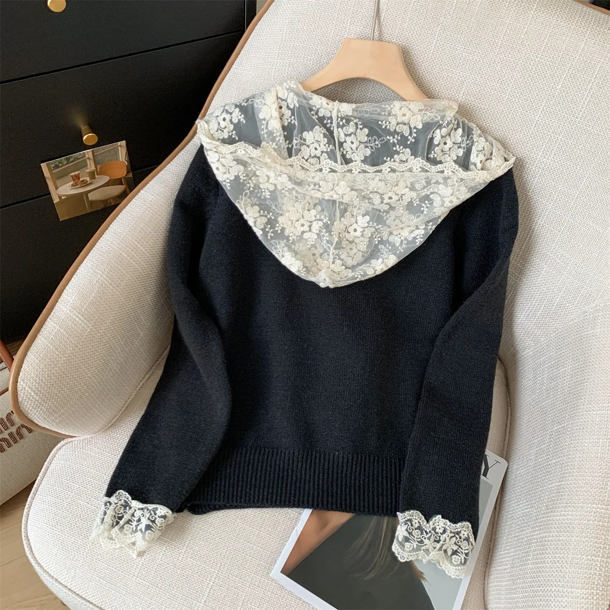 Maglione con cappuccio impiombato in pizzo nero da donna per le donne in autunno e inverno Moda coreana anni 2000 Y2k Design versatile Pullover Top