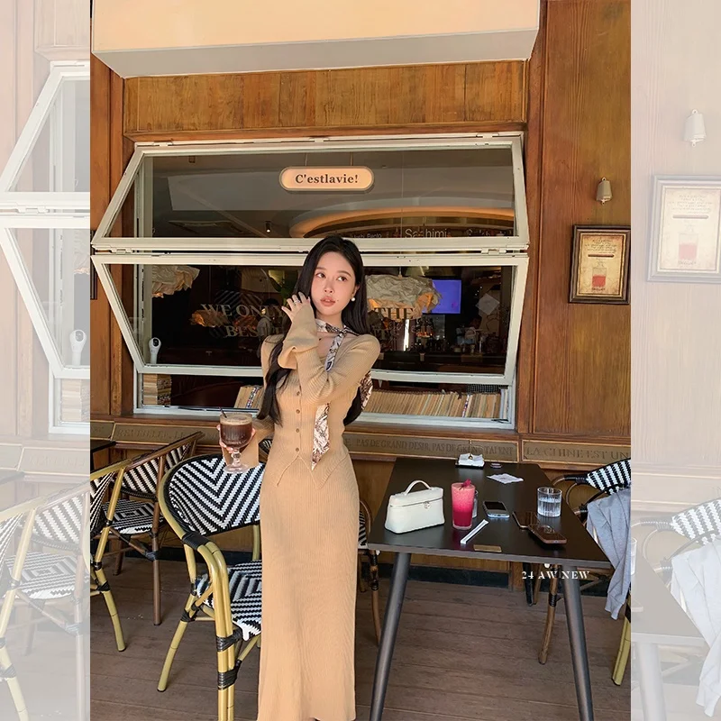 

Florr Playa Long Sve V-Ne Трикотажная облегающая юбка с запахом Женская мода Весна Осень Полиэфирное волокно из двух предметов...