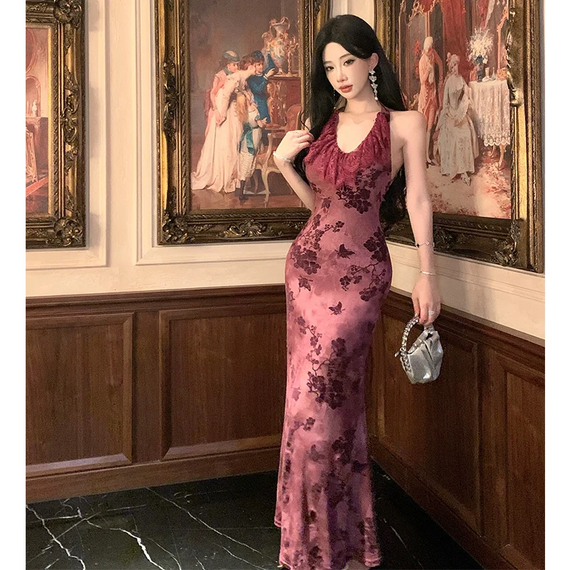 ชุดคอสตูมโลวีน ซิซาส กระโปรงยาวสีม่วง แต่งลูกไม้พันรอบตัว ทรงเข้ารูป พิมพ์ลายวินเทจ ชุดราตรีเปิดไหล่ข้างเดียวสำหรับผู้หญิง