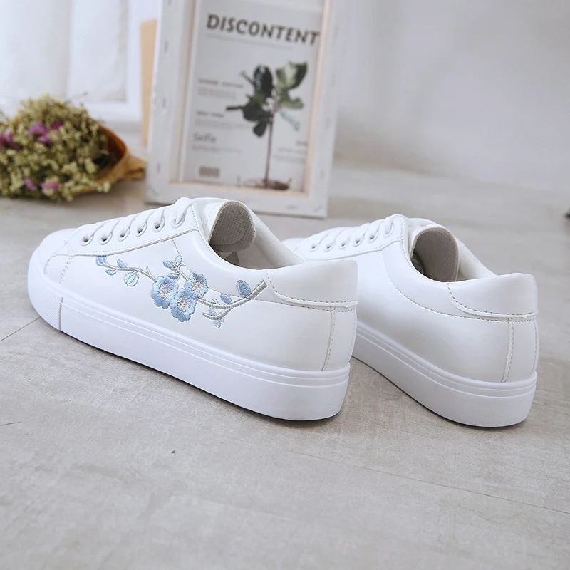 Summer Women Sneakers Fashion Breathble Vulcanized Shoes Pu leather Platform Lace up Casual White embroidered 2020 new hjk8