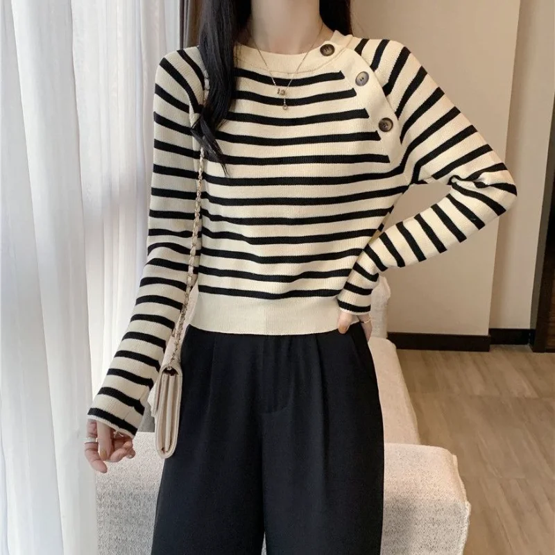 

Sweater Women's Unique Design Slim Body Clothes Autumn Winter New Striped Base Knitted Sweater XQ116