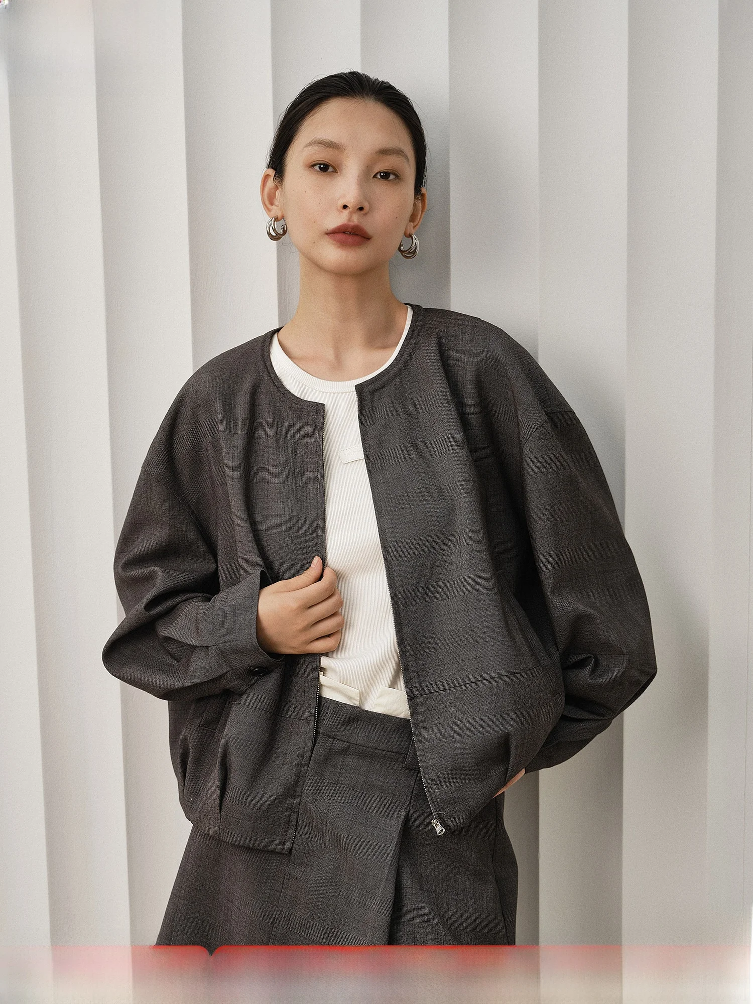 

Женская свободная утепленная верхняя одежда Ele Simple Plaid: комфортный модный топ из смесовой ткани (полиэстер, вискоза, ацетат, шерсть) для весны