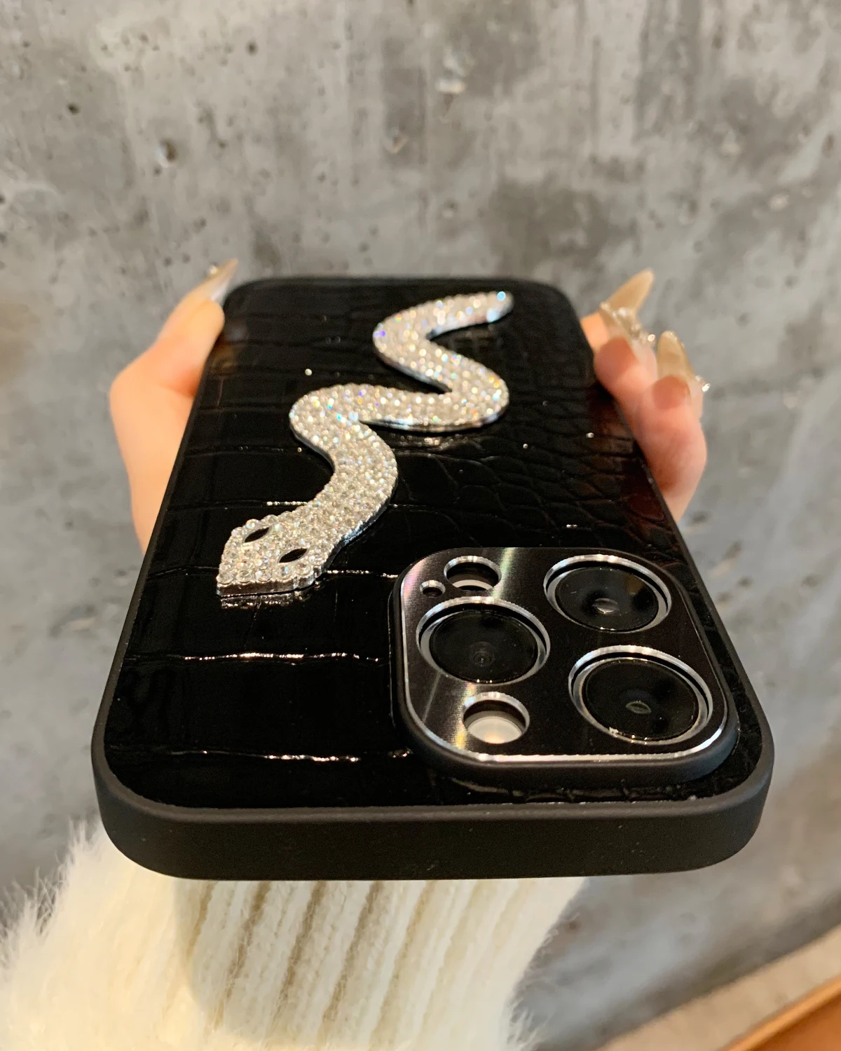 

Роскошный кожаный чехол для телефона с тисненым узором для iPhone 15 14 13 12 Pro Max Модный популярный однотонный чехол с золотыми буквами