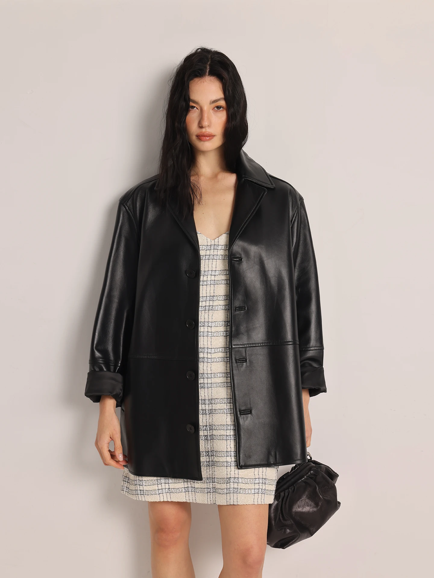 

Женская черная байкерская куртка DeesseSicile с длинными лацканами, кожаное пальто средней длины, модная верхняя одежда прямого кроя из искусственной кожи