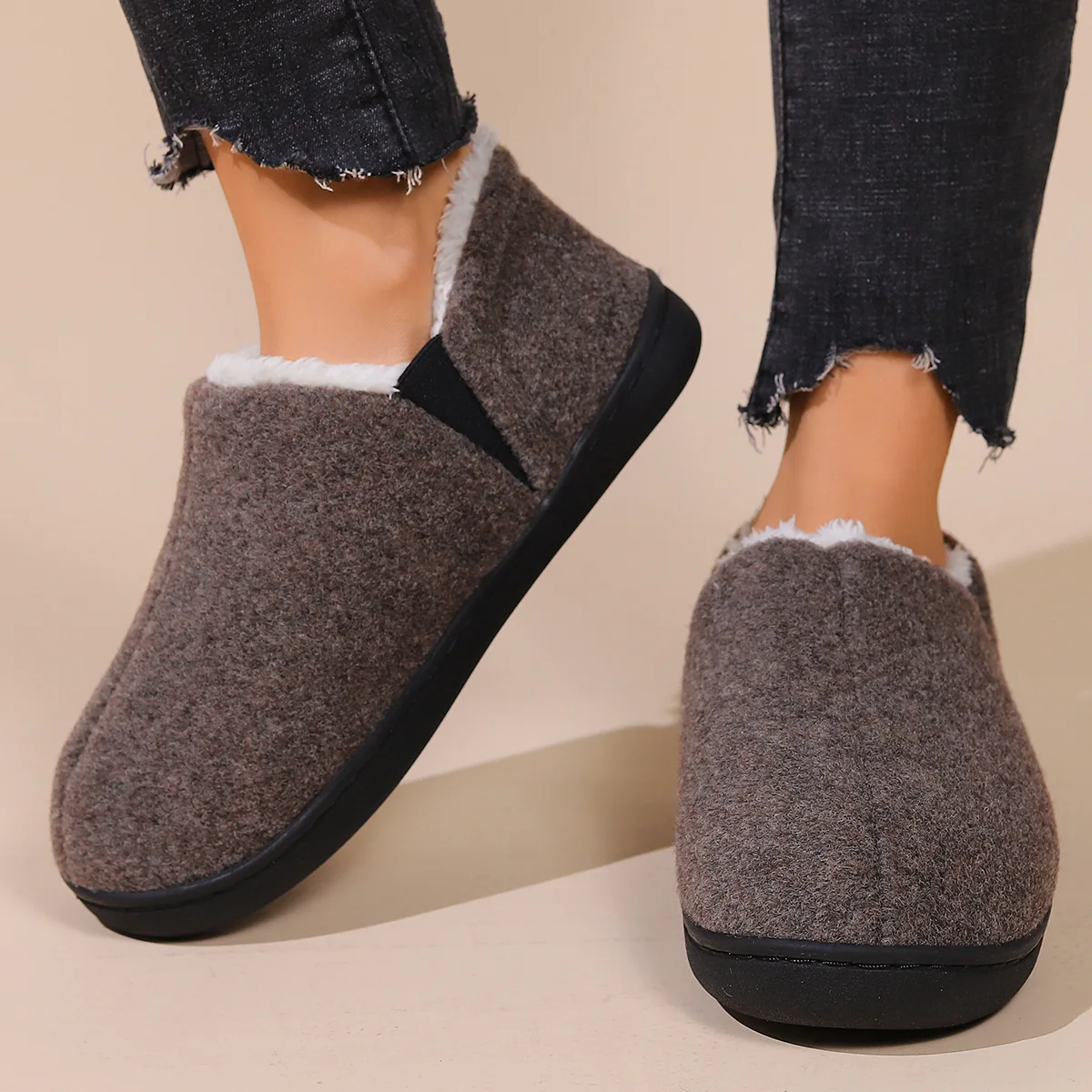 Comwarm: Warme, kurze Plüsch-Hausschuhe für Damen, mit flauschigem Innenfutter, ideal für den Innenbereich, bequeme, weiche Sohle, modische Schlafzimmer-Hausschuhe. – Detail 6