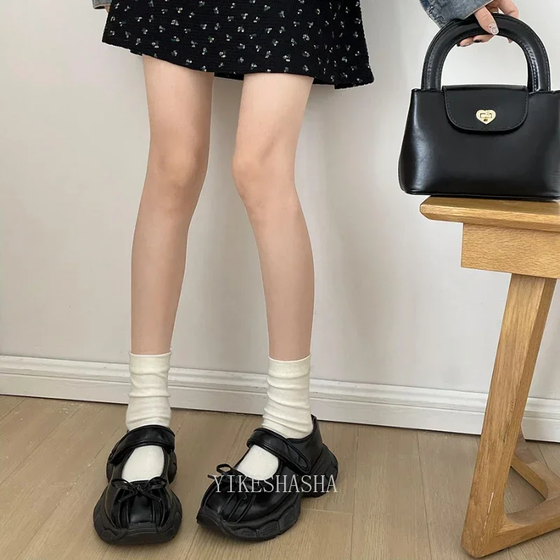 Sepatu olahraga wanita Chunky mode baru 2024 sepatu datar Platform simpul kupu-kupu dangkal sepatu kasual wanita sepatu Mary Jane luar ruangan