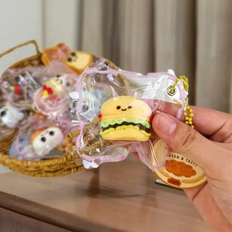 사랑스러운 실리콘 버거, 케이크, 토스트 스퀴즈 장난감 - 스트레스 해소, 느린 반동, 매력적인 열쇠고리 선물로 모두에게 이상적입니다.