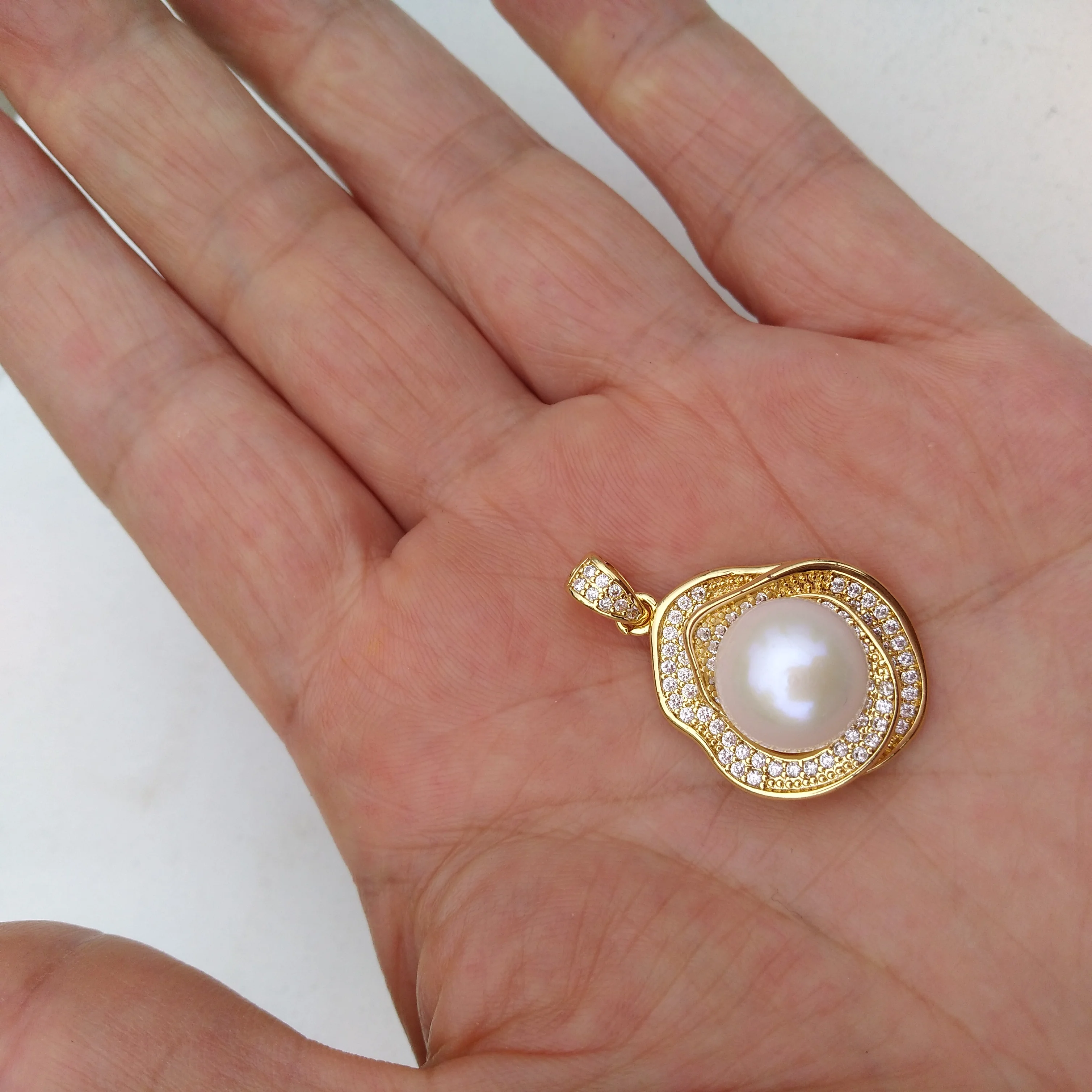 

Excellent Natural AAA+ South Sea Real 11-12mm Pearl Necklace Pendant Suitable For Any Occasion