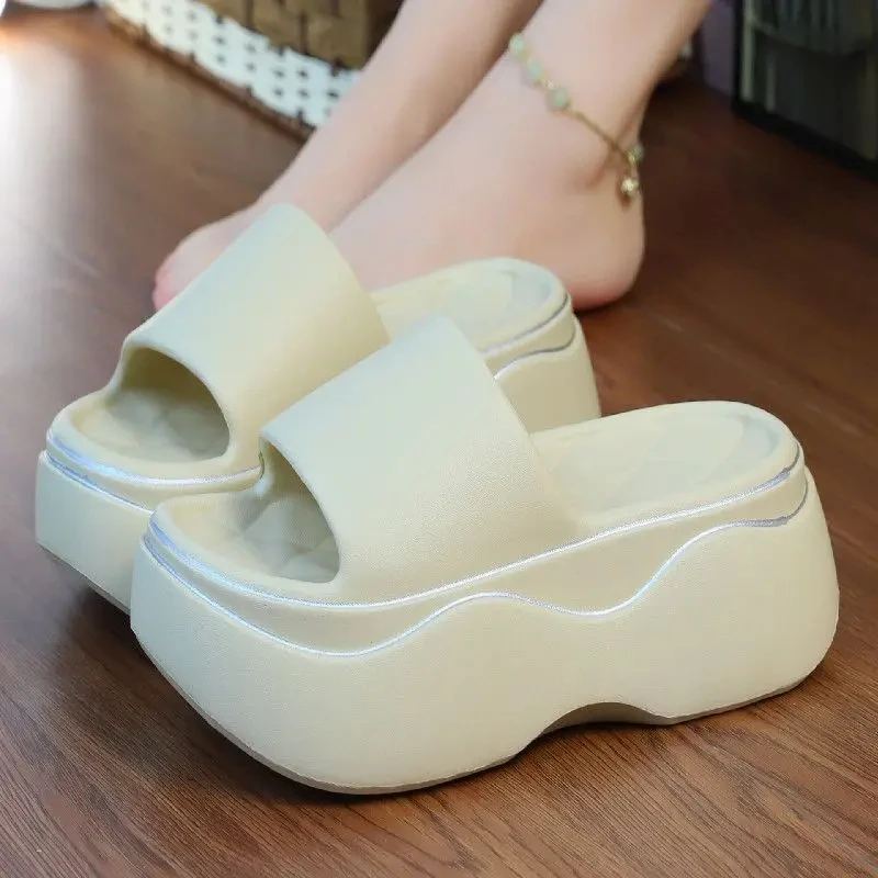 Zapatillas elevadas antideslizantes para mujer, pantuflas de EVA de suela gruesa blanca nuevo, zapatillas de plataforma para el hogar a la moda para