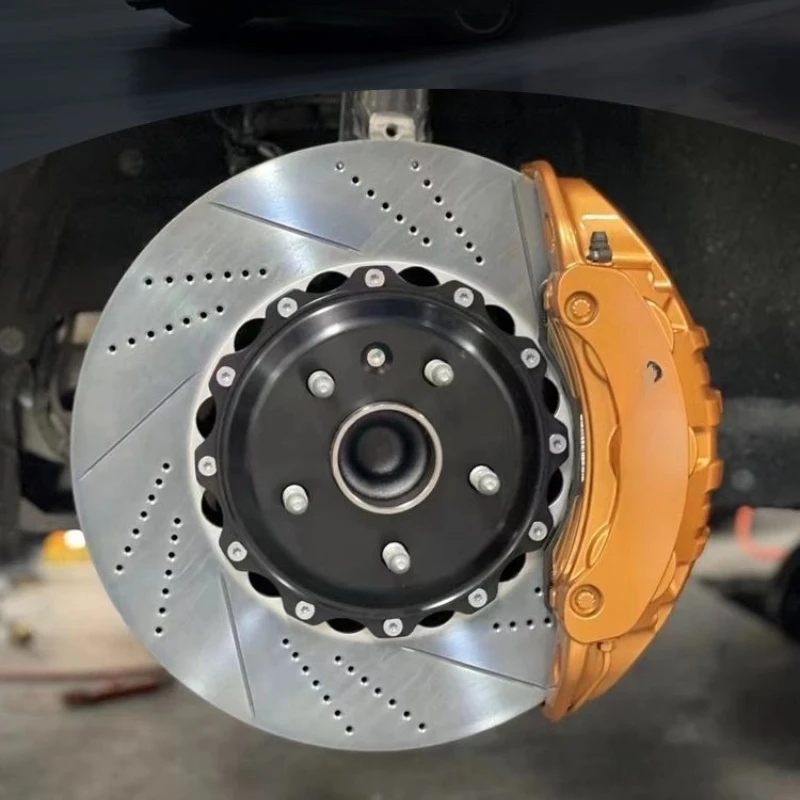 Brake calipers modified and upgraded V6 six-piston set with wheels over 18 inches can be installed