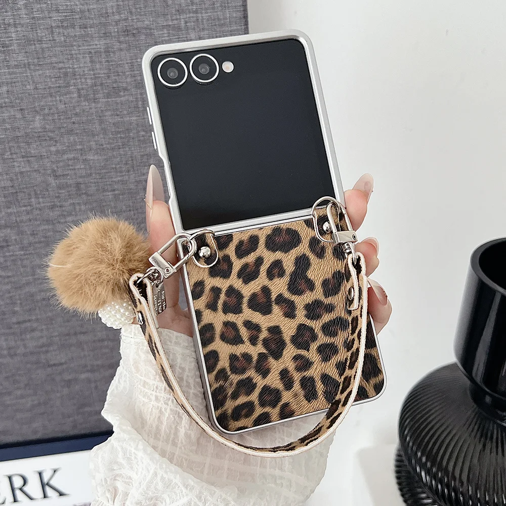 Wrist Strap Leopard Print Phone Case For Samsung Z Fold 7 6 Flip7 Case Samsung Z Flip 6 5 4 3 5G Fold7 Fold6 Lanyard Cases Cover