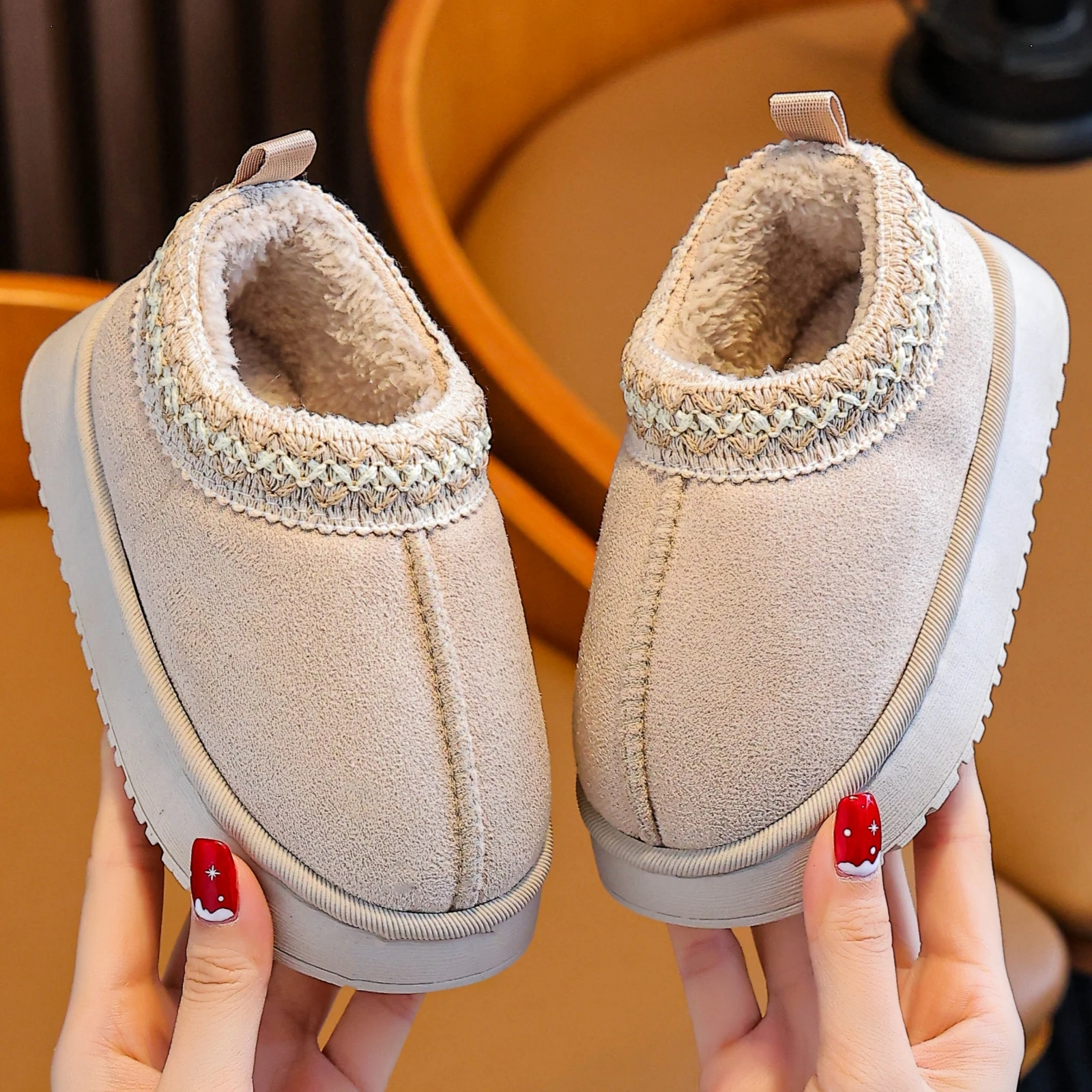 

Детская домашняя сумка и тапочки. Простая домашняя обувь для мальчиков и девочек. Уличная одежда. Теплые и удобные ботинки.