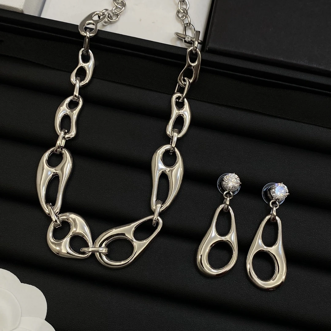 

Irregular design, heavy and luxurious white gold earrings