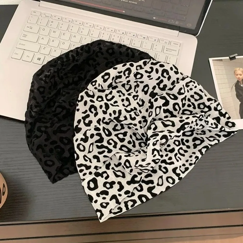 หมวกทรงบีนนี่สไตล์อเมริกันย้อนยุค วินเทจ Y2K ทรงหลวม ปรับขนาดได้ ลายเสือดาว อเนกประสงค์ สำหรับผู้หญิง