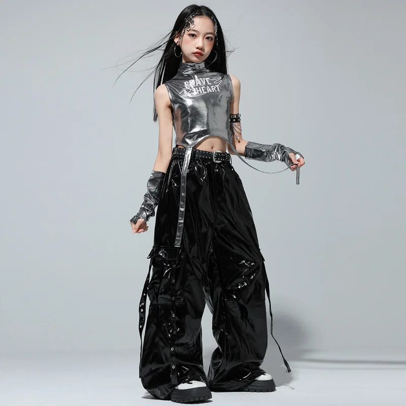 ชุดฮิปฮอปสำหรับเด็กผู้หญิง เสื้อครอปท็อปผูกโบว์สีเงินสไตล์เคป๊อป กางเกงหนังเต้นสตรีท ชุดสตรีทแวร์เด็ก ชุดแจ๊สสำหรับเด็ก ชุดกลุ่มเด็กผู้หญิง