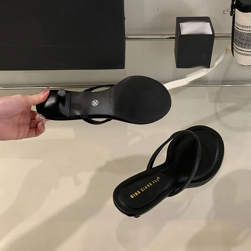Modische runde Zehenpartie, rutschfeste Damen-Slipper mit dünnem Absatz, Flip-Flops, Sandalen, Pumps, bequeme Damen-Slipper mit Absatz. – Detail 6