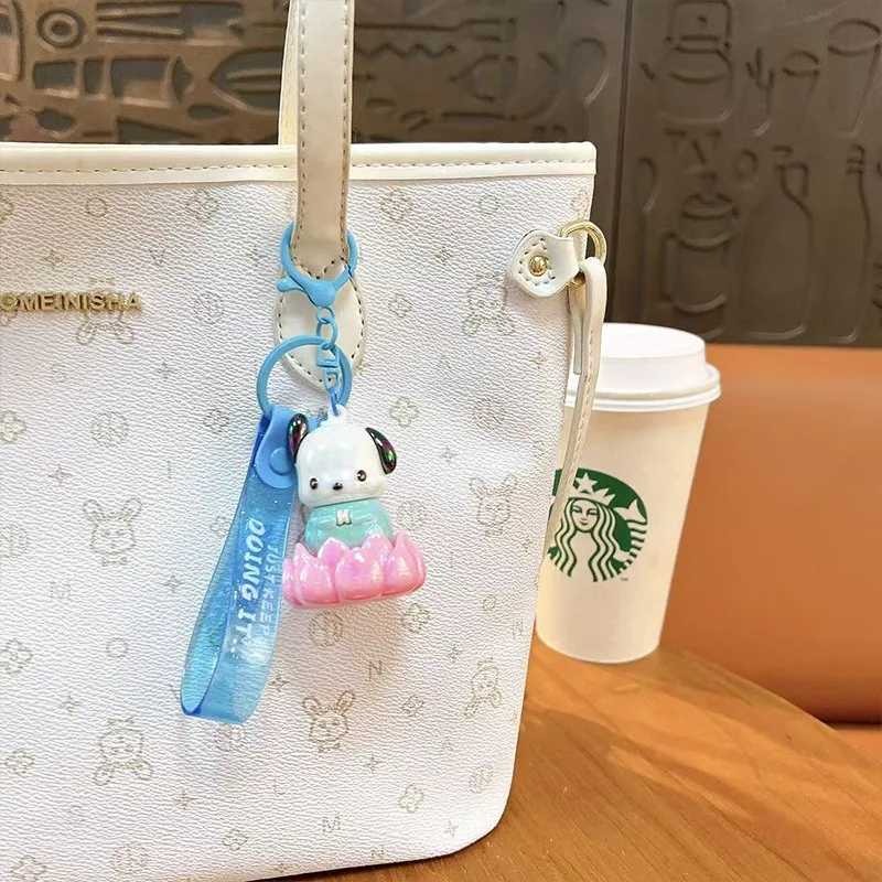 サンリオ漫画ハローキティロータスターンアラウンドキーホルダーかわいいポチャッコデイリーバックパックパーソナライズされたファッションアクセサリー