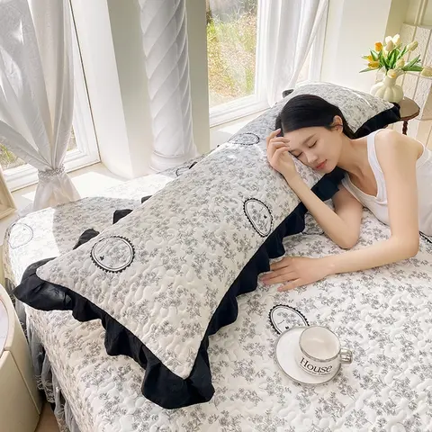 1pcs French-Style Quilt Lace BODY Pillowcases, Pillow Inserts Not Included, Floral Pattern long Pillow Covers