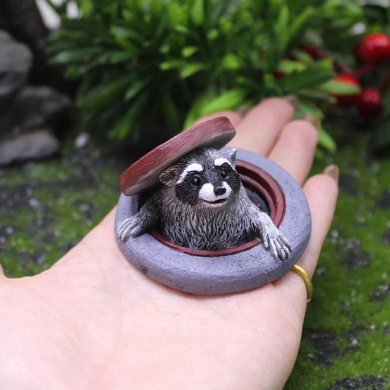 Raccoon Sewer Cover Decoration Resin Mini Landscapes Home Car Small Statues Handicrafts Toys Unique Gifts