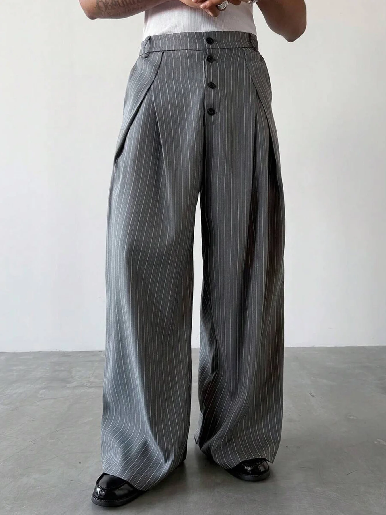 

SS2026 Men Striped Woven Wide Leg Pants,Pleated Cross Zip Pocket Button Loose Formal Trousers for Daily Business Commuter Outfit