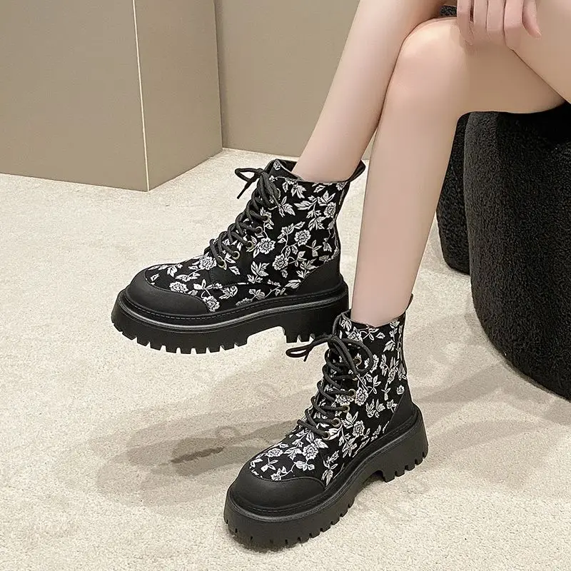 منصة جولة تو الدانتيل متابعة حذاء من الجلد للنساء ربيع الخريف طباعة الجوارب مصمم فاخر بيع جديد في القوطي امرأة أحذية قصيرة