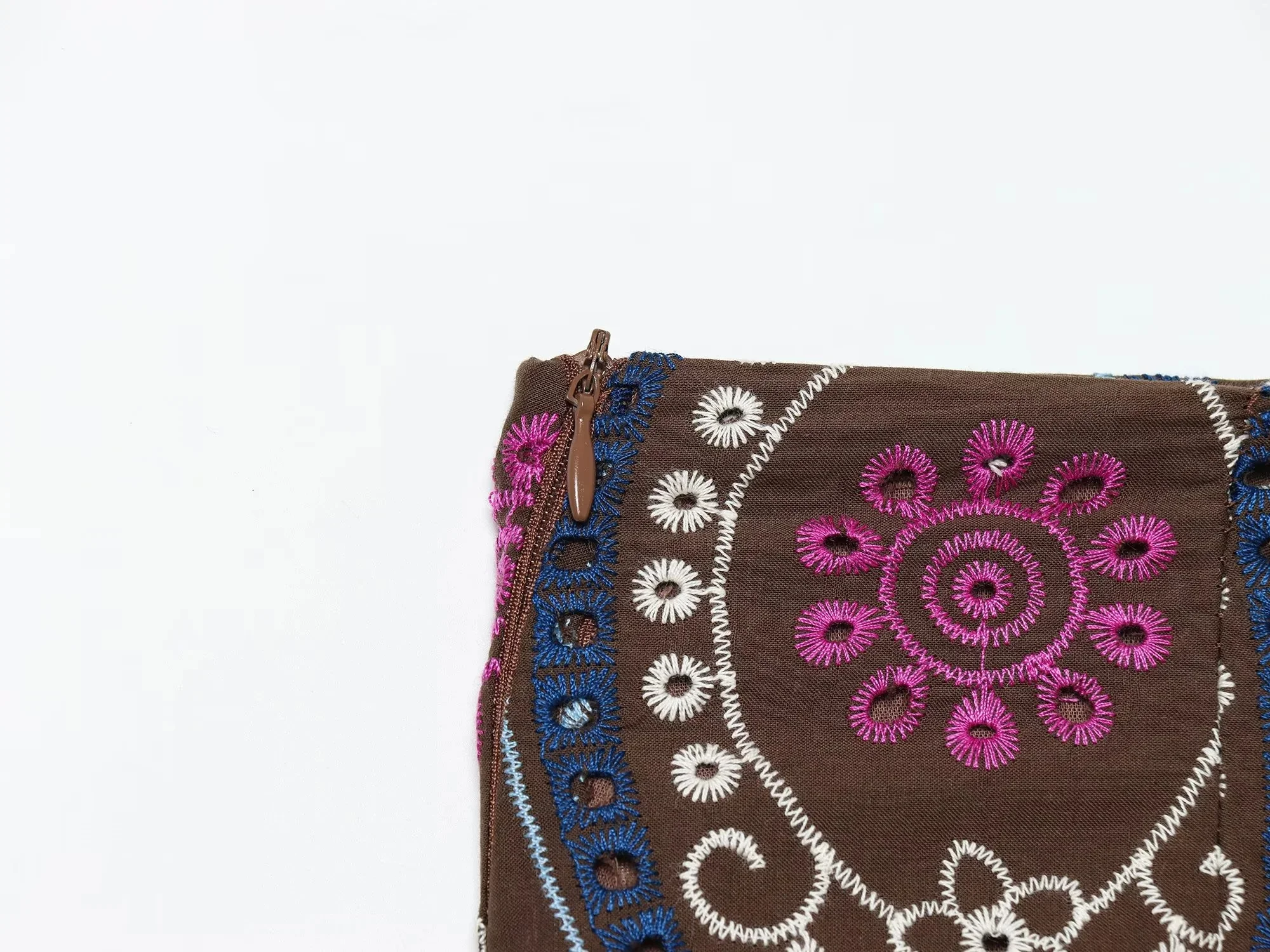 KONDALA Vintage Damen Urlaubs-Blumenanzug Stickerei Ausgehöhltes Ärmelloses Oberteil Langer Reißverschluss-Rock Mode 2026 Sommer Boho Sets – Detail 19