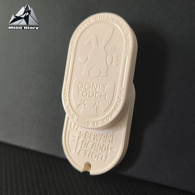 PEEK Chagrijnig Konijn Ritmische Vingertop Glijbaan Rechte Push Draaien Onbeperkt Push Card Fidget Spinner Speelgoed ADHD & Anxy Relief Gereedschap