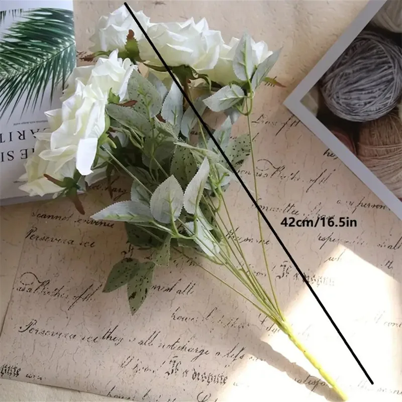 Neuer künstlicher Rosenstrauß mit 9 Köpfen für Hochzeit, Valentinstag, Geschenkdekoration, künstliche Seidenblume für Zuhause, Wohnzimmer, Blumenmuster – Detail 3