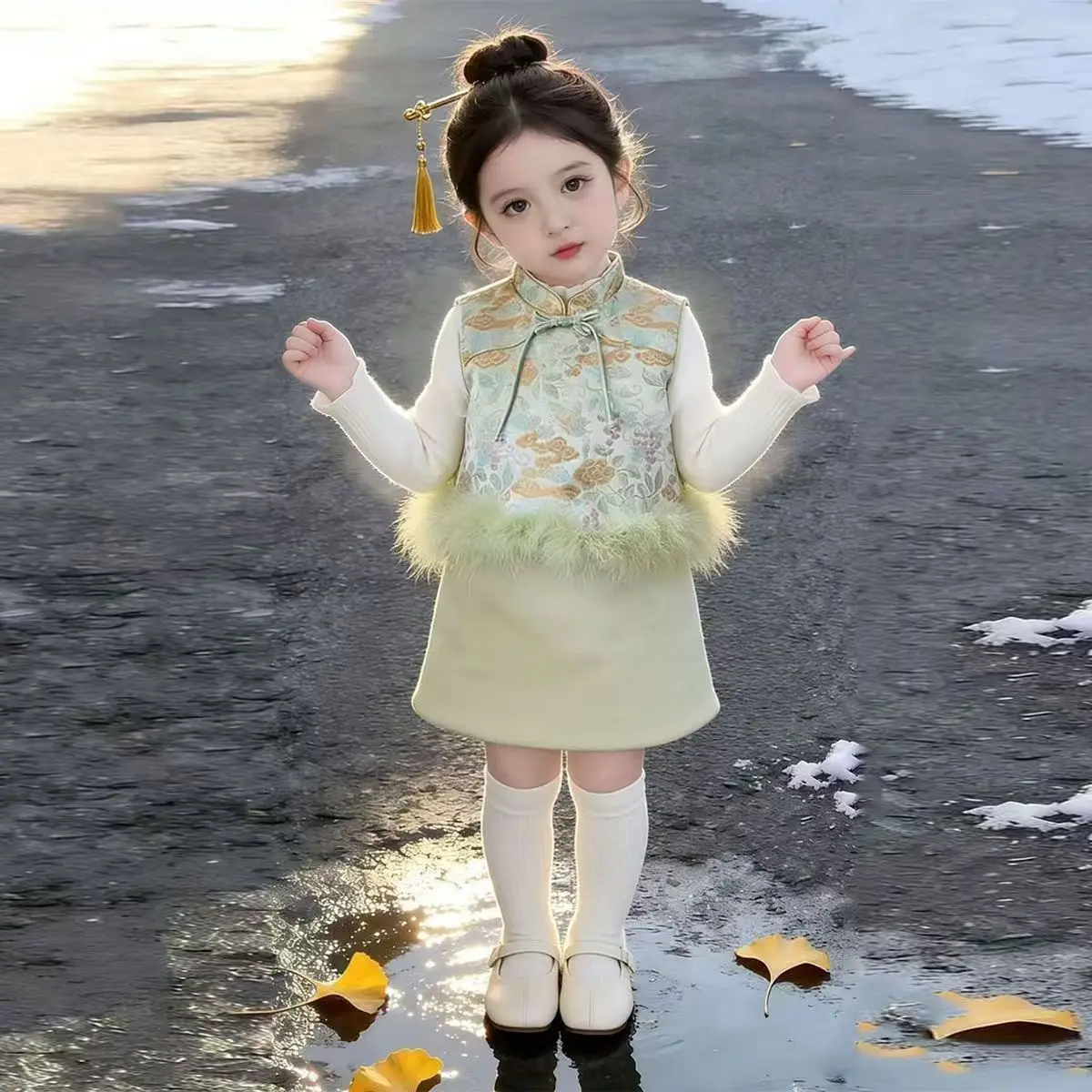 

Girls' New Year Set Green Jacquard Cheongsam Vest Chinese Style Vest Woolen Skirt Two-piece Set