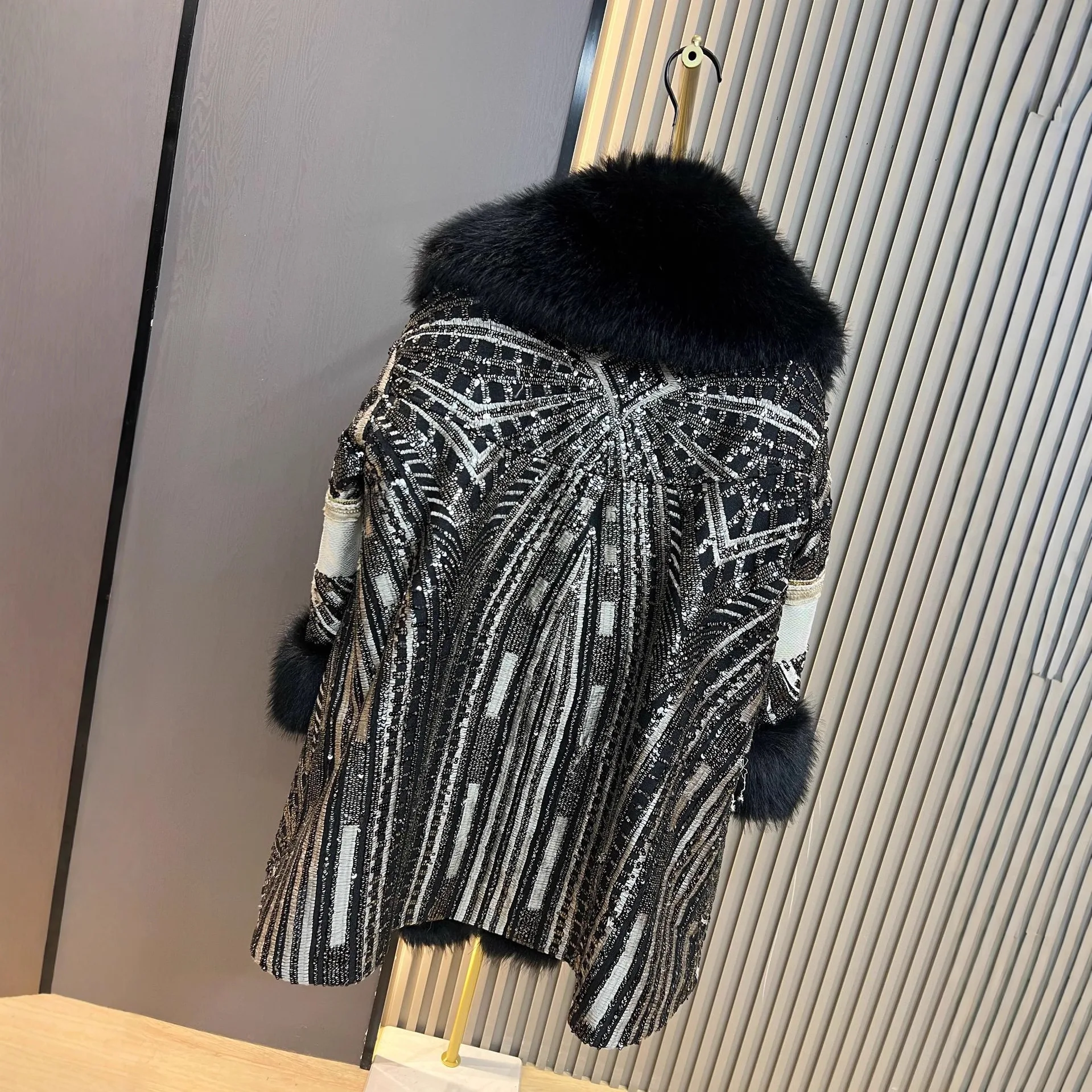 2025 خريف شتاء جديد فو الثعلب معطف الفرو المألوف أنيق النسخة الكورية الثقيلة الترتر العصرية سترة نسائية معطف فروي