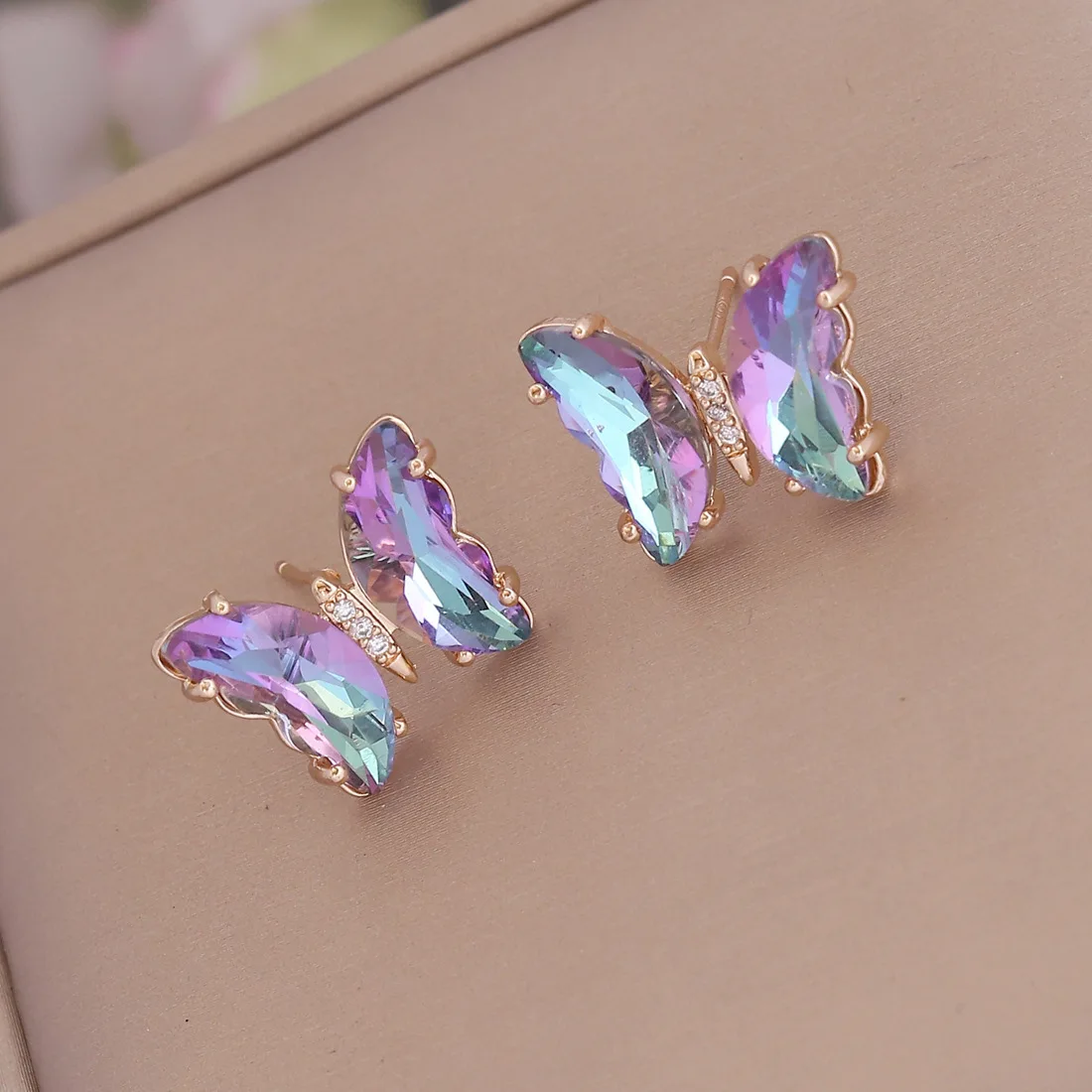 Bonitos pendientes de mariposa coloridos de cristal con aguja de plata 925 para mujeres y niñas, pendientes de insectos de amistad para chicas,