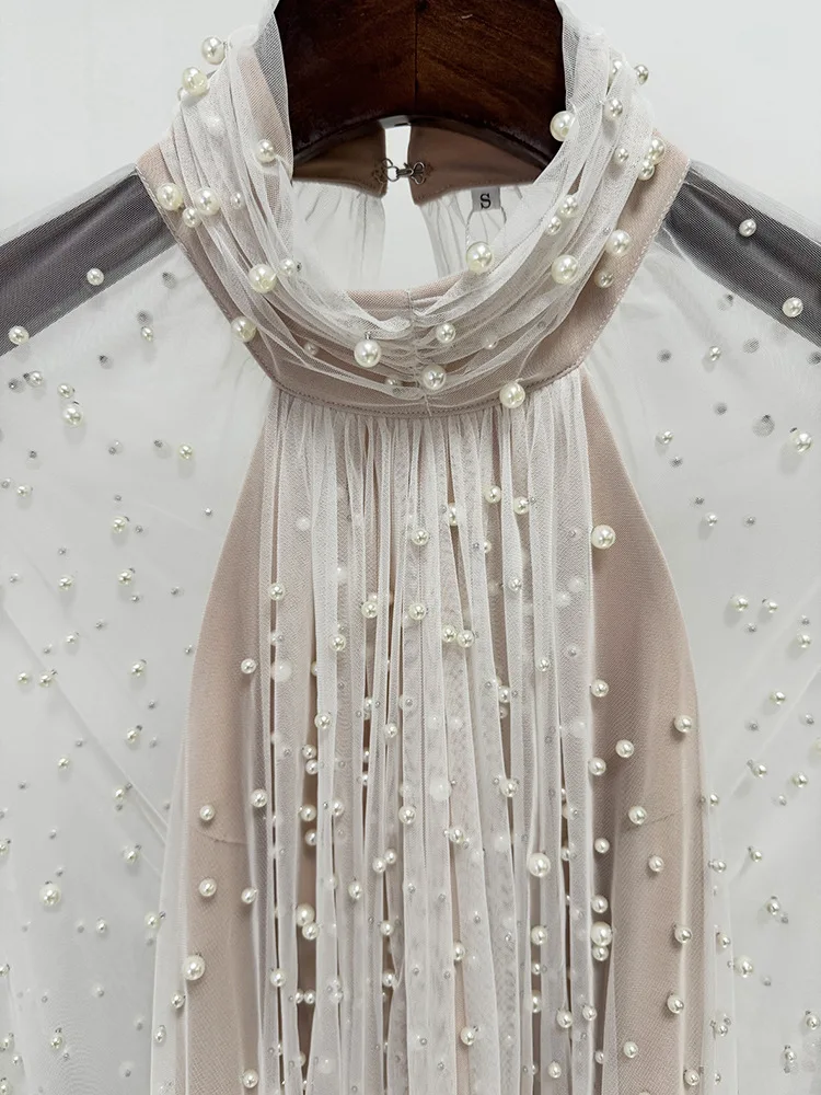 럭셔리 진주 장식 이브닝 드레스 하이 넥 홀터넥 케이프 허리 디테일 투명한 뒷면 사우디 스타일 가운 샴페인