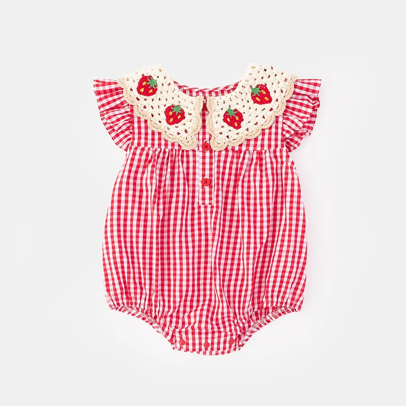 2025 sommer Baby Mädchen Bodysuit Koreanischen Stil Boutique Plaid Ärmellose Erdbeere Baby Onesie Kleidung Für Neugeborene Mädchen
