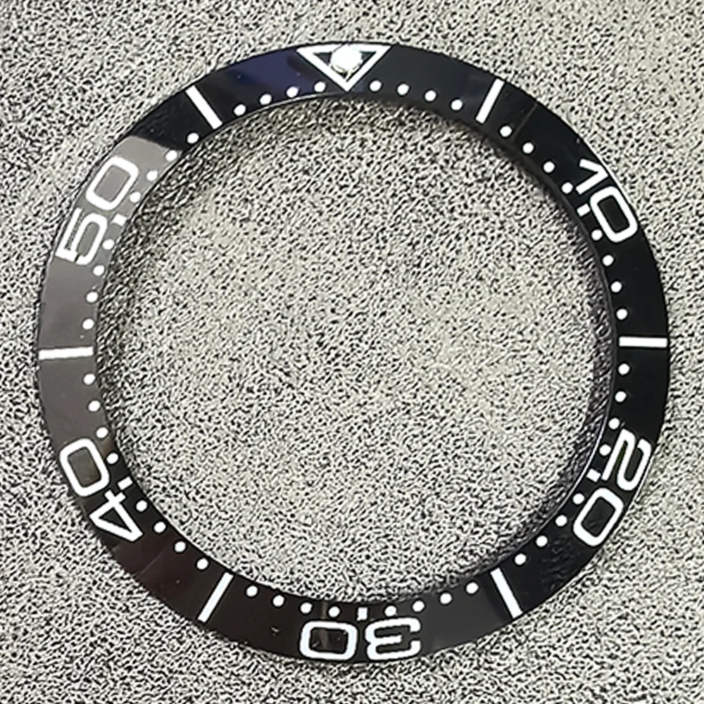 سلسلة ساعات الغوص 38 ملم إطار سيكو المعدل NH35 مرصع باللون الأخضر المضيء 38 ملم مع إطار سيراميك