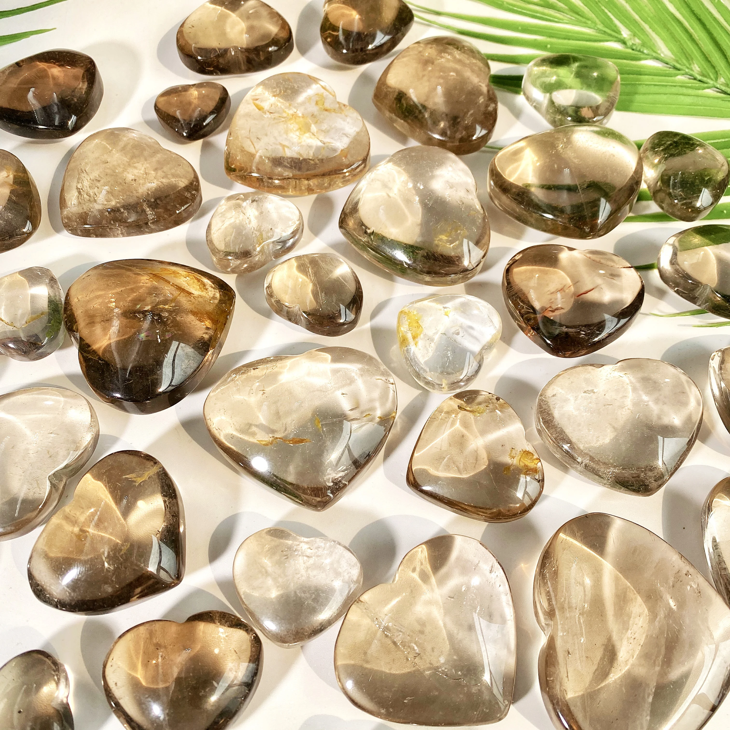 

1 шт. высокое качество дымчатый кварц сердце натуральный хрусталь резьба, драгоценный камень ювелирные изделия, блеск, подарок на день рождения, женский подарок, детский подарок