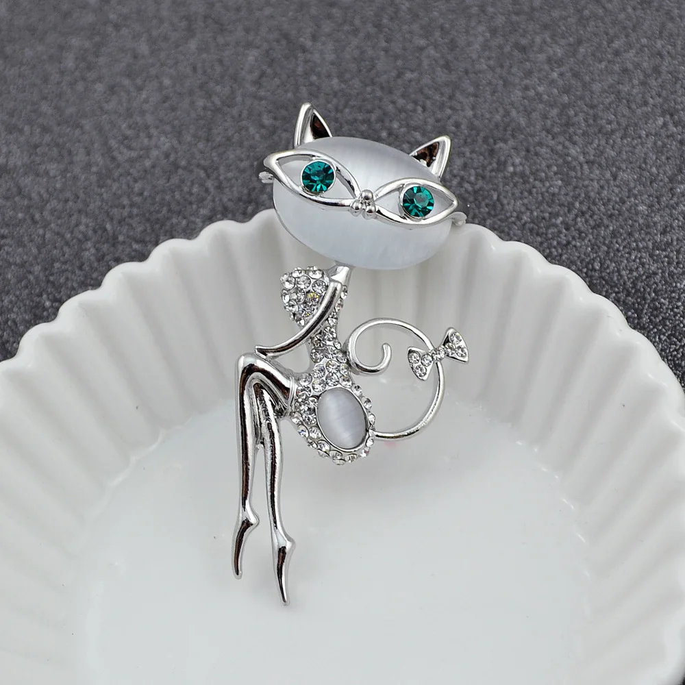 Lovey Cat Brooch Fashion Luxury Design Lady Cartoon Cats Pin Suitable Women Wear Dress Decor Brooch Accessories Pretty Cats Pins