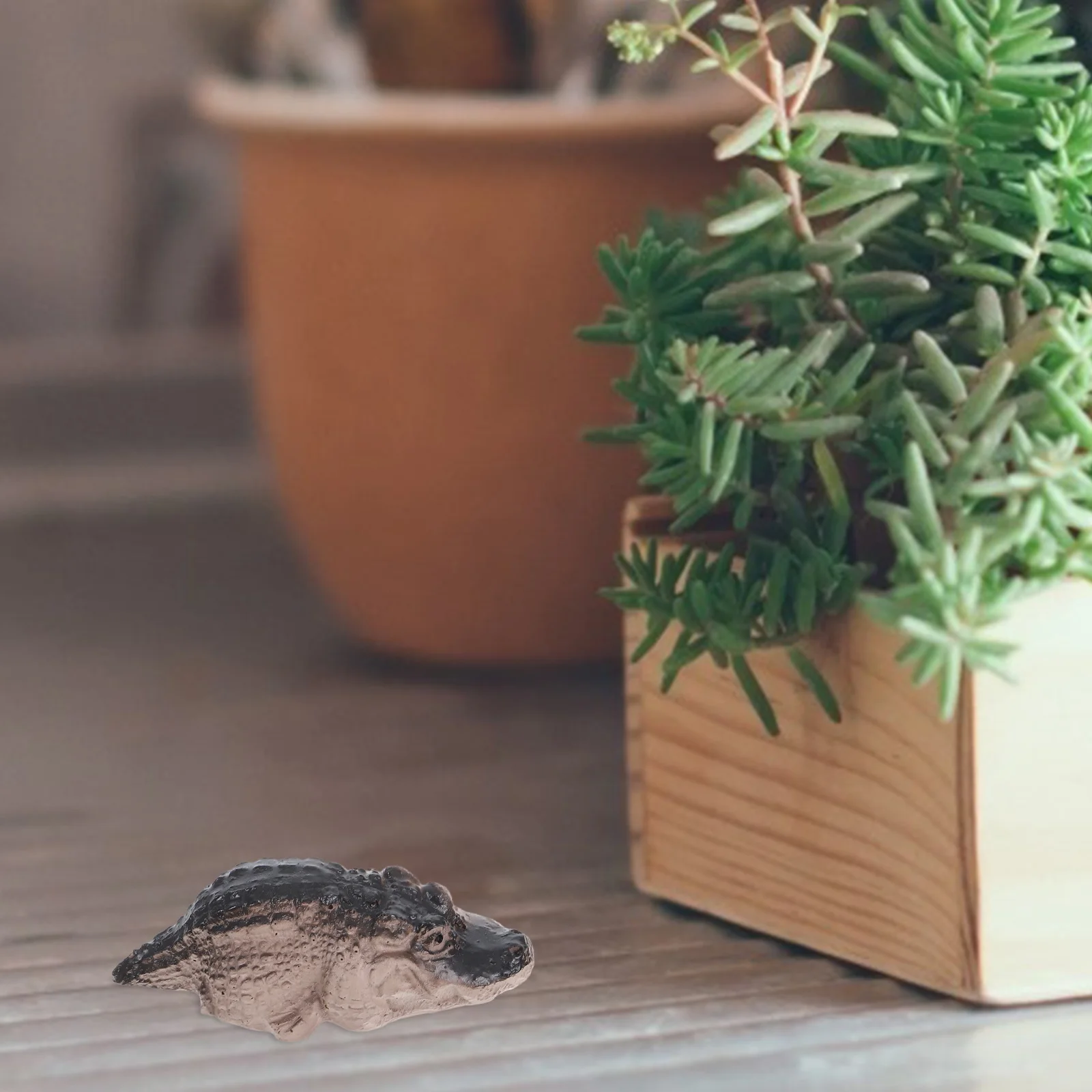 

2Pcs Mini Alligator Resin Statues Durable Home Decor Desk Ornaments Charming Indoor Outdoor Figurines Mini Statues