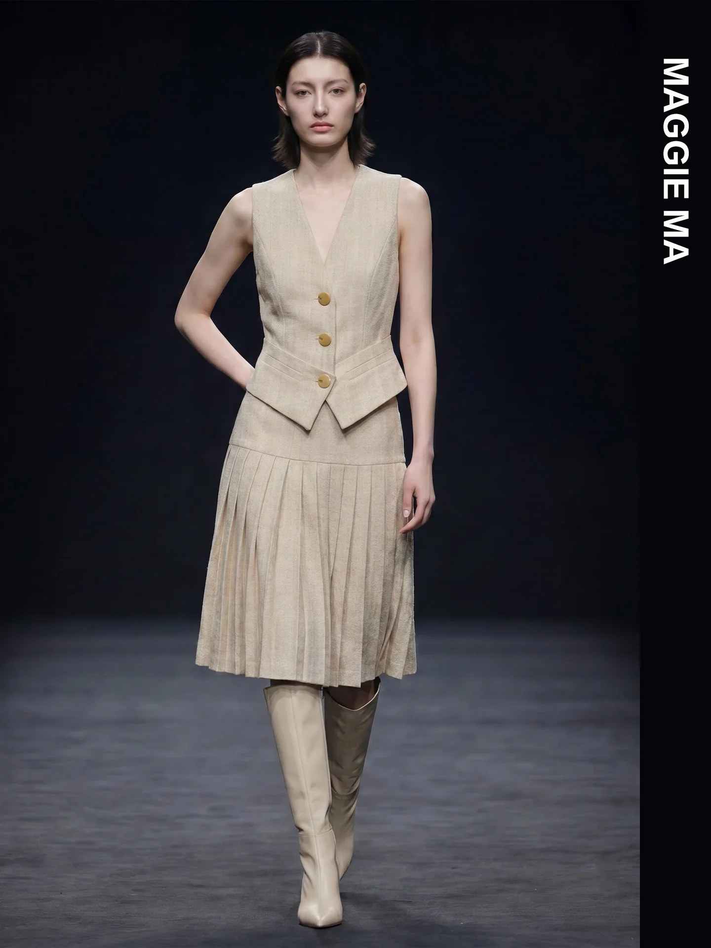 

Maggie Ma 2026 Spring New Style Women's Blouse And Pleated Skirt Two-Piece Set Fashionable And Elegant Ensemble
