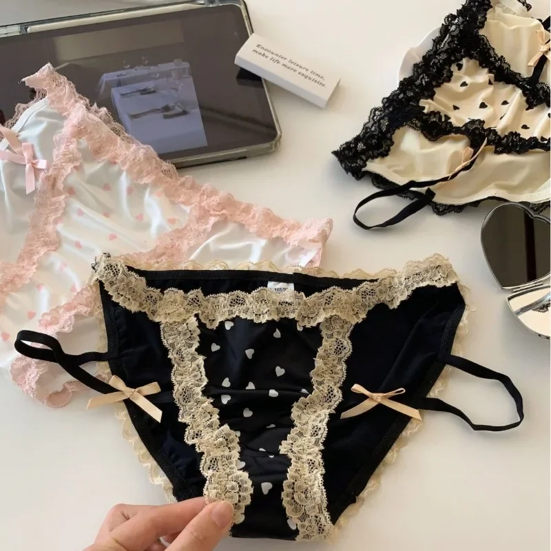 Biancheria intima sexy in raso per ragazza dolce per donna Cintura sottile a vita bassa Mutandine traspiranti in pizzo di seta ghiacciata Slip estivi senza cuciture Lingerie