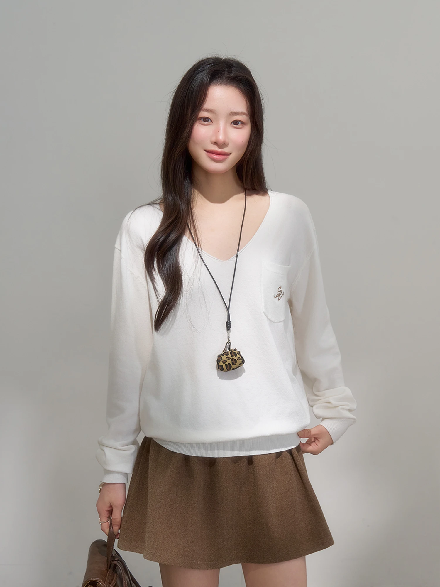 

Loose Long Sve V-Ne Women's T-irt Thin Early Spring Lazy Sle Small Size Slimming Effect White Color Blo Print