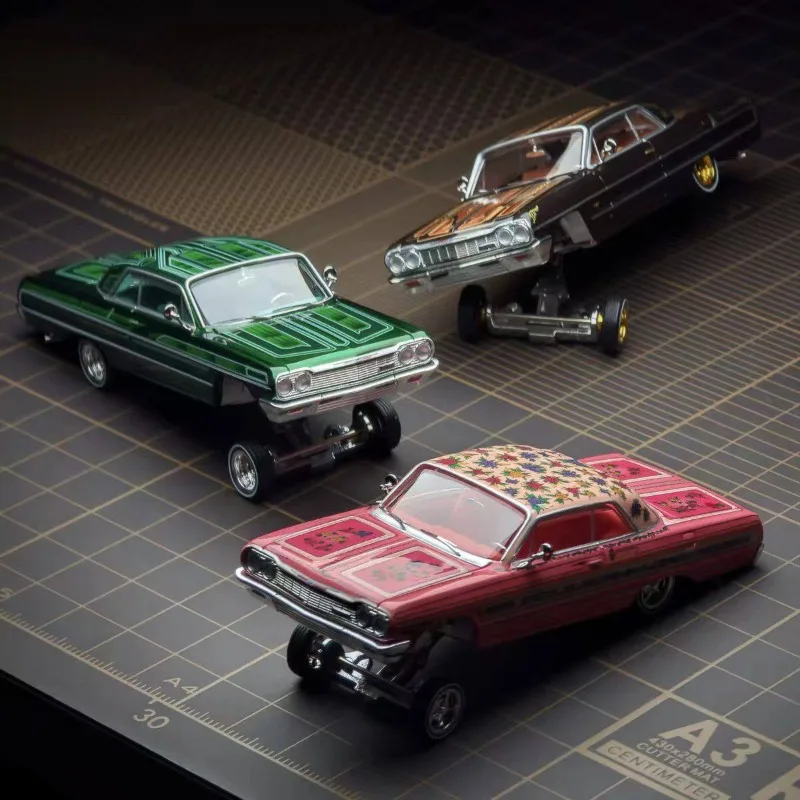 97M Gypsy 1:64 Chevrolet Impala 1964 Jumping Muscle Car Impala SS Alloy Die Casting Car Model Static Desktop Ornament.