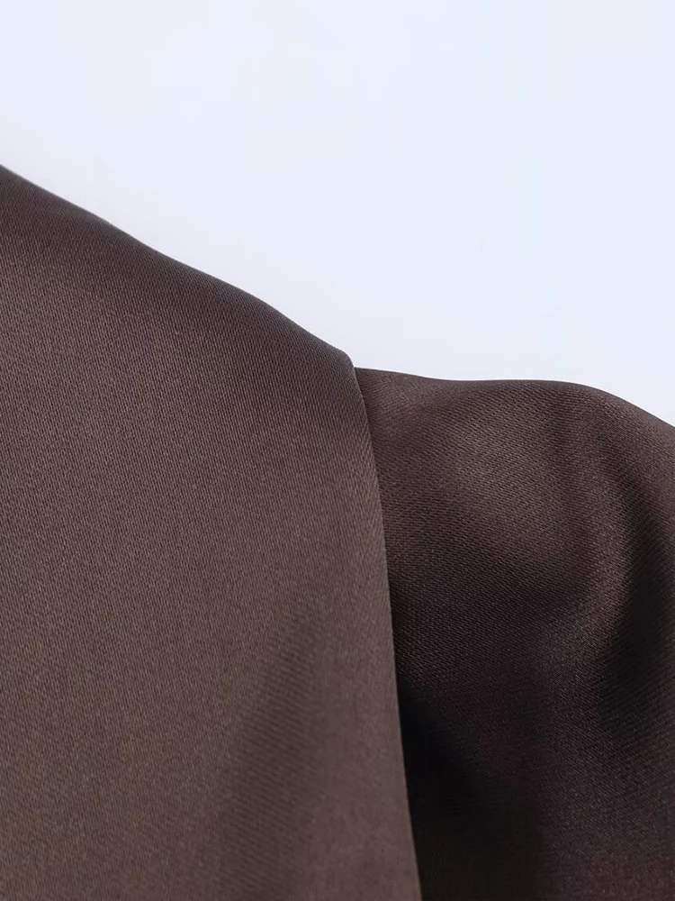 유럽 스타일의 새로운 여성 패션 드레스, 다재다능하고 우아한 심플한 단색 V넥과 새틴 질감.