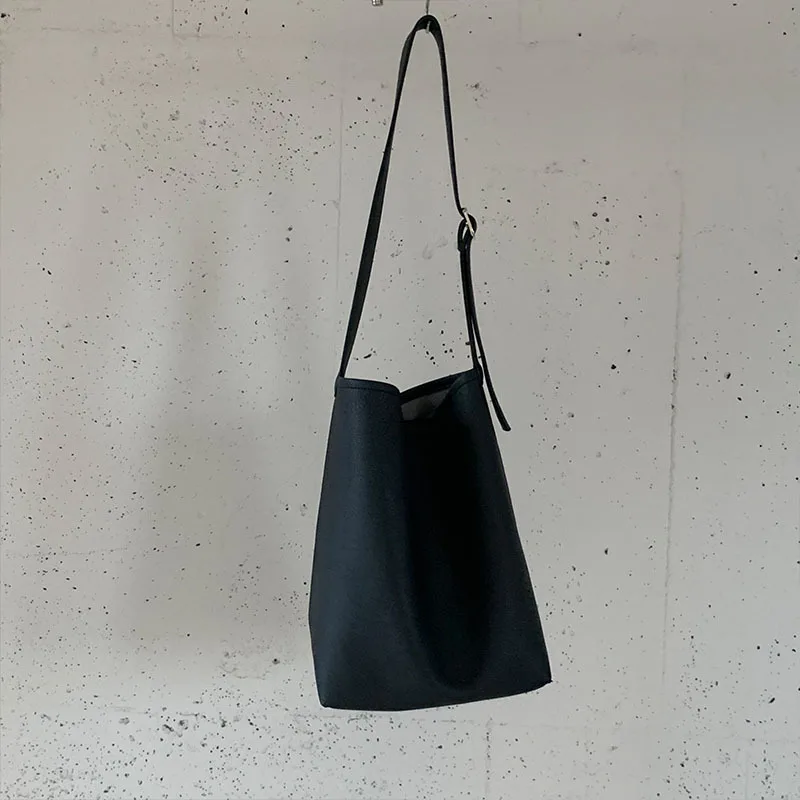 Niche commuter single shoulder Tote bag female 2023 new trend ins fashion all cross-body bucket bag